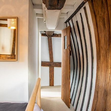 Vila 3 Masons Court The Oldest House In Stratford Upon Avon, Warwickshire. Exteriér fotografie